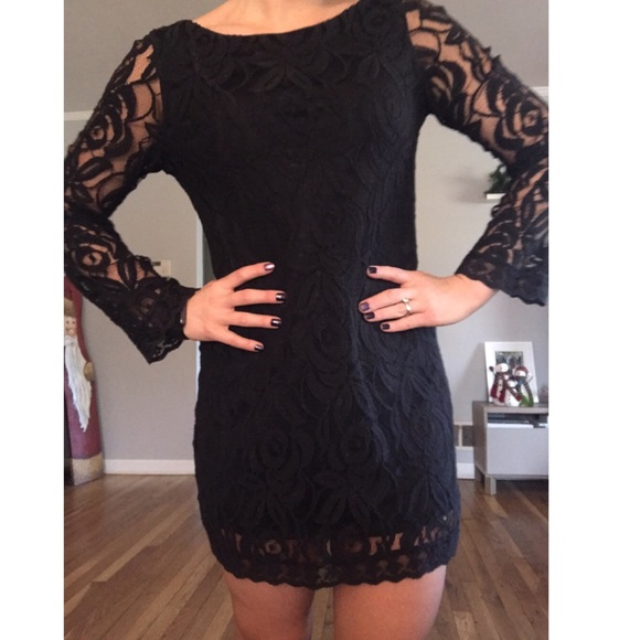 Dresses & Skirts - Lacy bell sleeved black dress 🖤🖤